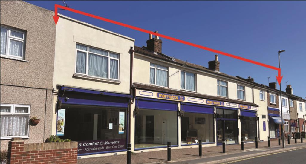 Lot: 104 - RETAIL PREMISES - FORMERLY SEVEN HOUSES WITH POTENTIAL FOR CONVERSION OR RE-DEVELOPMENT - 